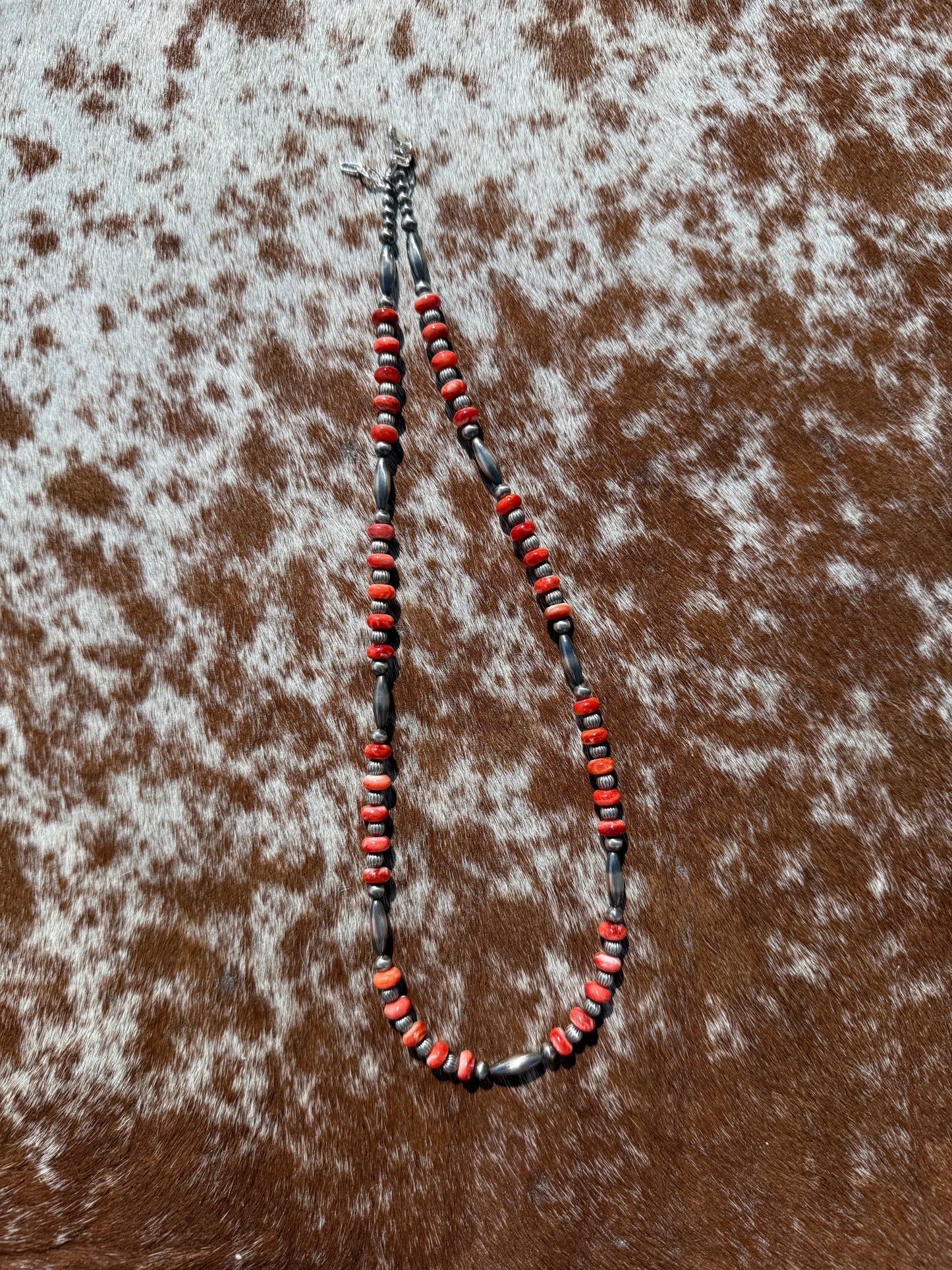 4mm Navajo Pearls, Torpedos, Red Spiny 18"