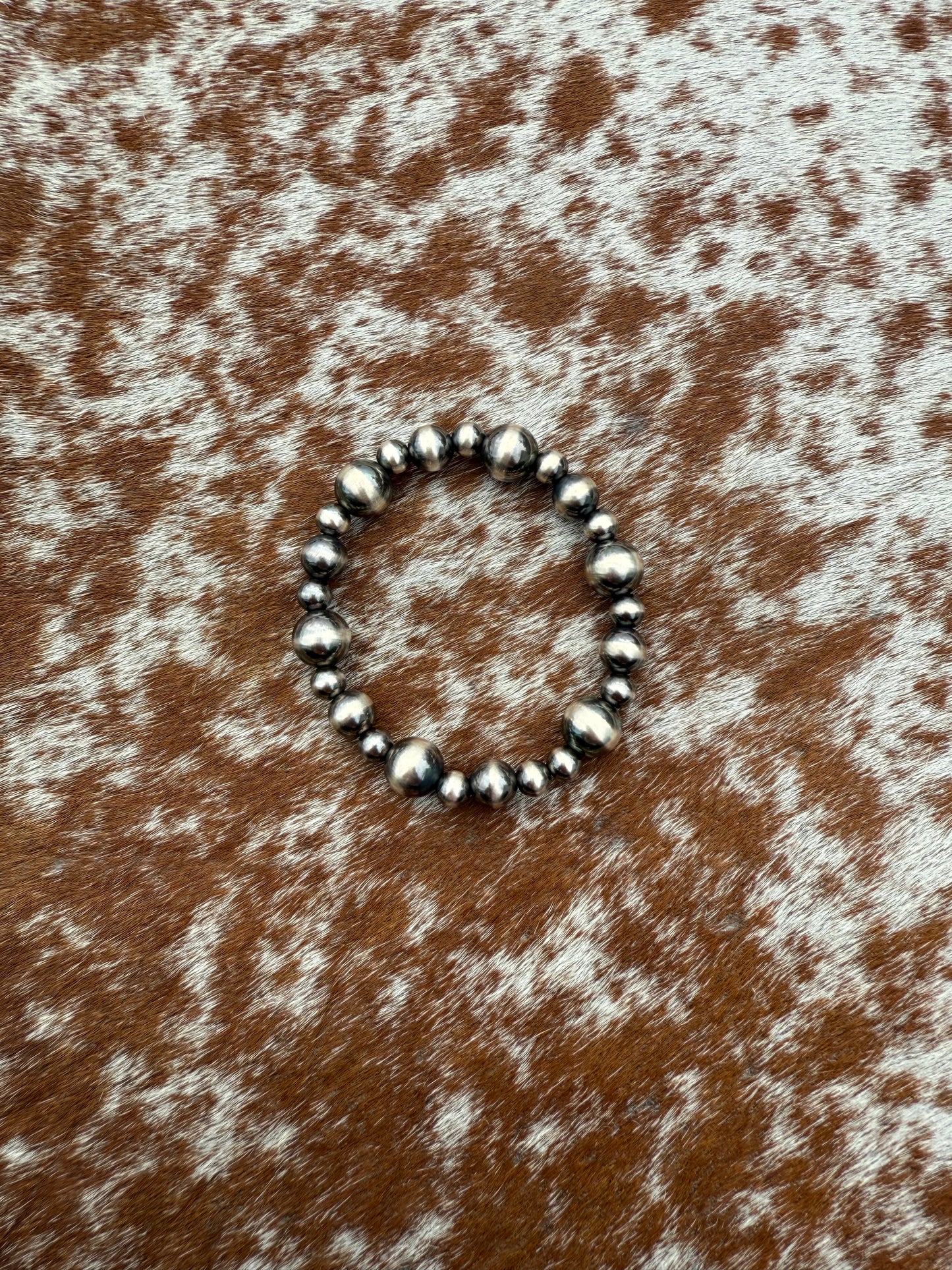 Graduated Navajo Pearl Stretchy Bracelet