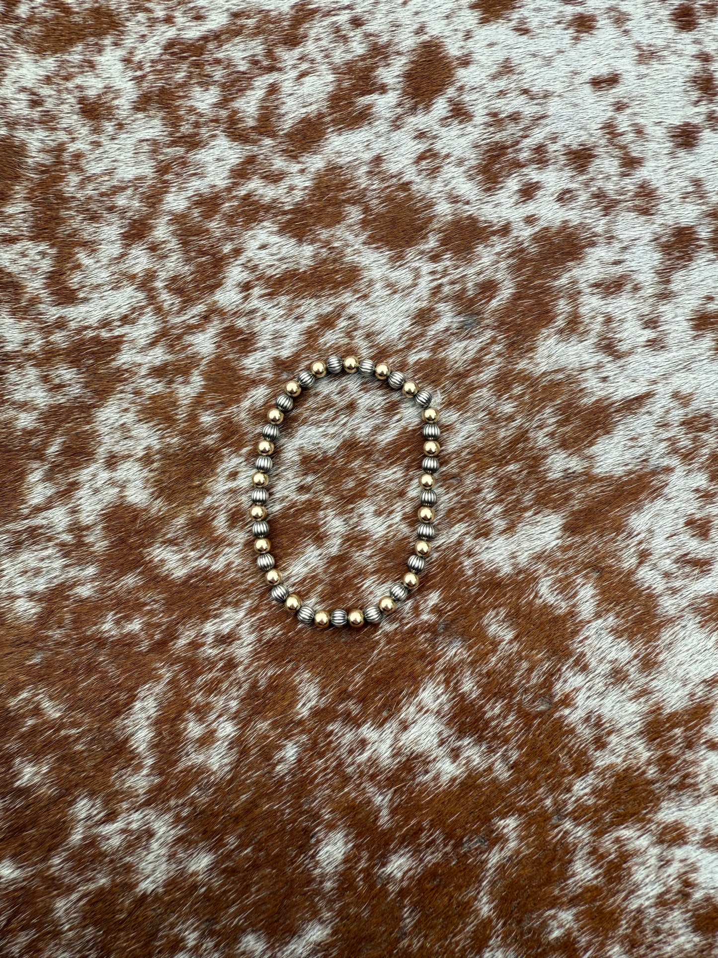 4mm Navajo Pearl and Gold Stretchy Bracelet